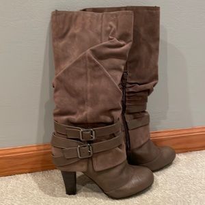 Fergalicios 3 inch tan suede boots